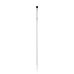 Clarins Eye Contour Brush i gruppen Makeup / Borstar hos Hudotekets Webshop (22139 000-0)